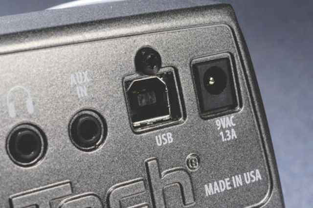 There are connections for headphones, an expression pedal and more